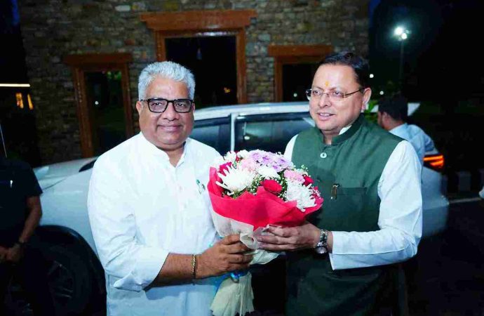 मुख्यमंत्री धामी ने केंद्रीय मंत्री भूपेंद्र यादव का किया स्वागत, वन व पर्यावरण समेत समसामयिक विषयों पर हुई चर्चा