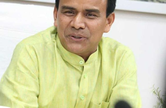 उत्तराखण्डस्वास्थ्य महकमे में बायोमेट्रिक उपस्थिति अनिवार्य: डॉ धन सिंह रावत।