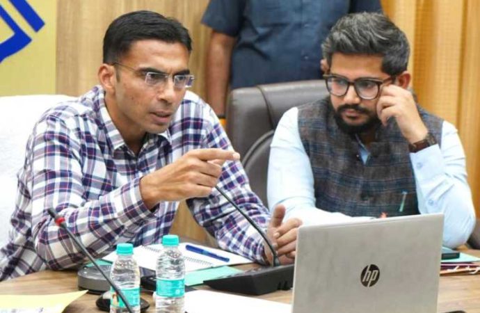 प्रशासन की सख्ती से झुका निजी स्कूल, 5.72 लाख की पेनल्टी जमा कर आया बैकफुट पर