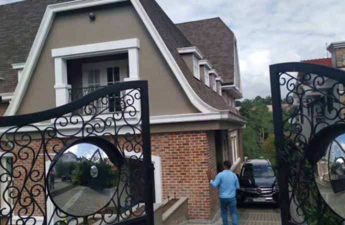 ईडी की कार्रवाई से पहले दून के भगोड़े बिल्डर ने 25 करोड़ का बंगला रिश्तेदार को 5 करोड़ में बेचकर की साजिश