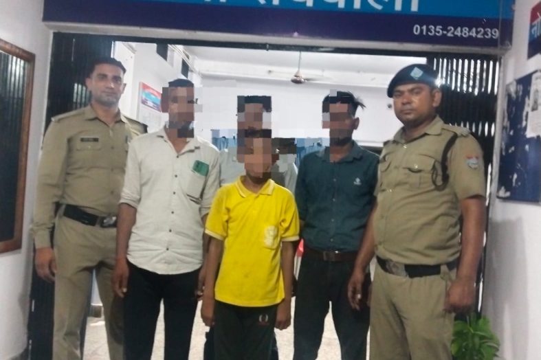 “मानवता की मिसाल: बिछड़े नाबालिग को दून पुलिस ने परिजनों से मिलवाया, परिजनों ने जताया आभार”