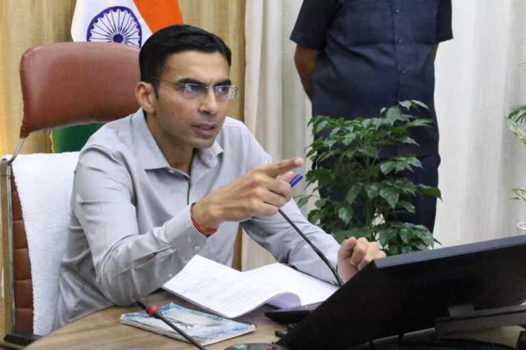 ईरान और इजराइल मे फसें उत्तराखंड के लोगो को लेकर DM देहरादून ने जारी किए ये नंबर