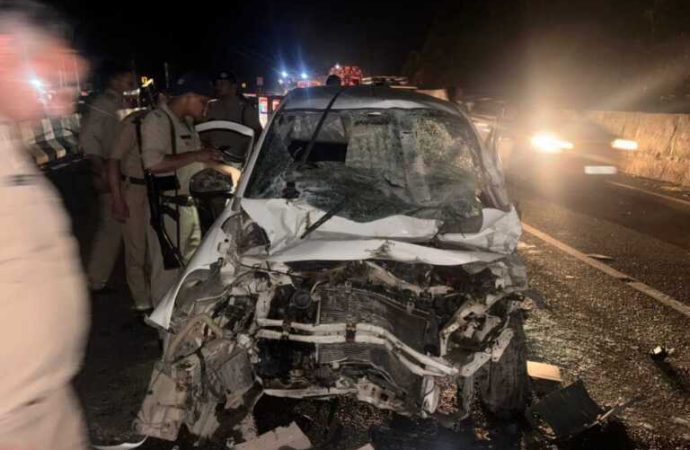 देहरादून में रफ्तार का कहर, ट्रोला से कार की भीषण भिड़ंत, चार की मौत, एक घायल