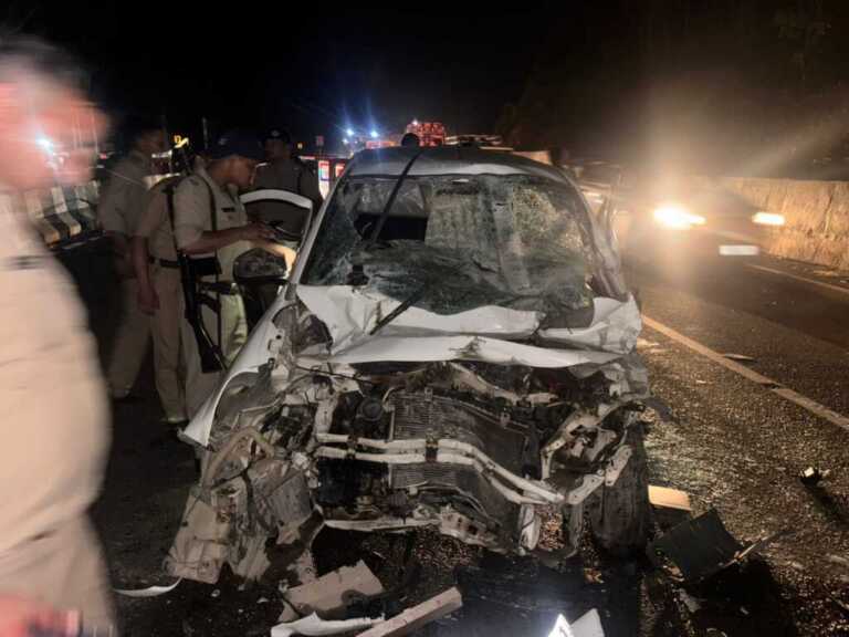 देहरादून में रफ्तार का कहर, ट्रोला से कार की भीषण भिड़ंत, चार की मौत, एक घायल