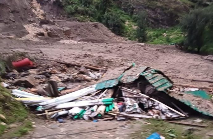 उत्तरकाशी के सलाई बैंड क्षेत्र में अतिवृष्टि के कारण भूस्खलन के चलते एक लेबर कैंप के 19 श्रमिक बहे,10 रेस्क्यू 9 लापता, रेस्क्यू जारी
