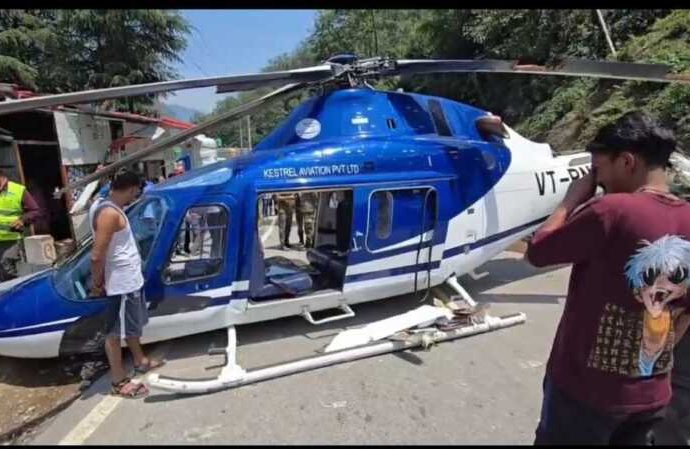 हेलीकॉप्टर की आपातकालीन लैंडिंग, सरकार कराएगी जांच: महाराज