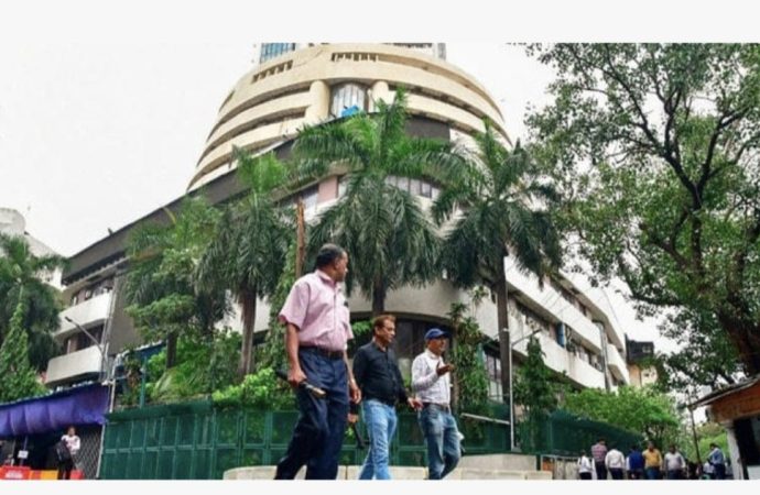 सपाट पर खुला शेयर बाजार, सेंसेक्स 56 अंक ऊपर, निफ्टी 25,164 पर