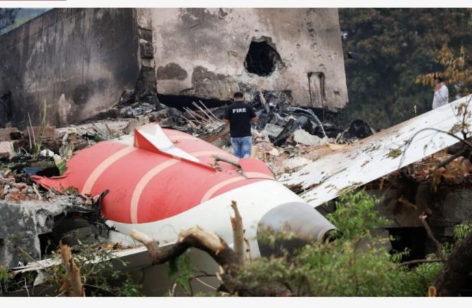 अहमदाबाद विमान हादसे की जांच करने बोइंग विशेषज्ञों की टीम गुजरात पहुंची