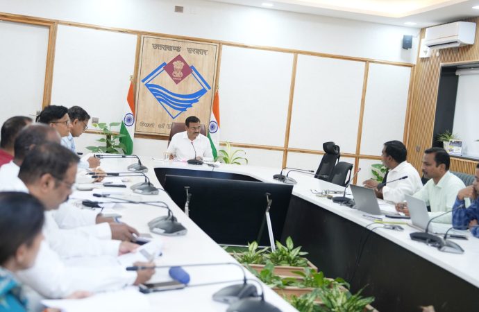 रेरा मामलों के निस्तारण और वसूली कार्य में लाएं तेजी: मुख्य सचिव आनंद बर्धन