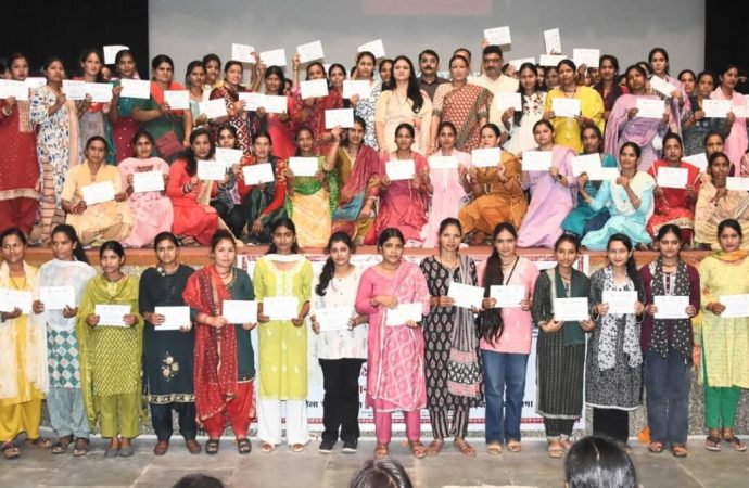 आंगनबाड़ी कार्यत्रियों एवं सहायिकाओं पर प्रदेश के बच्चों का भविष्य संभालने की जिम्मेदारी- रेखा आर्या
