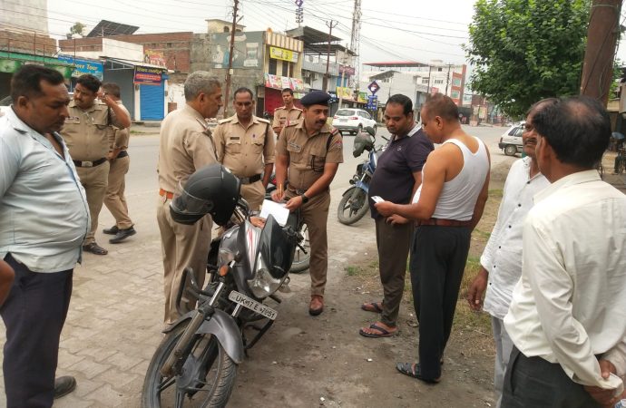 दून पुलिस का बड़ा सत्यापन अभियान: 1300 से अधिक व्यक्तियों की जांच, 5.6 लाख का जुर्माना