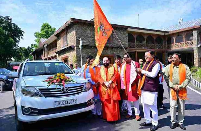 सीएम धामी ने कुशीनगर में भगवान सूर्य की कलश यात्रा को किया फ्लैग ऑफ