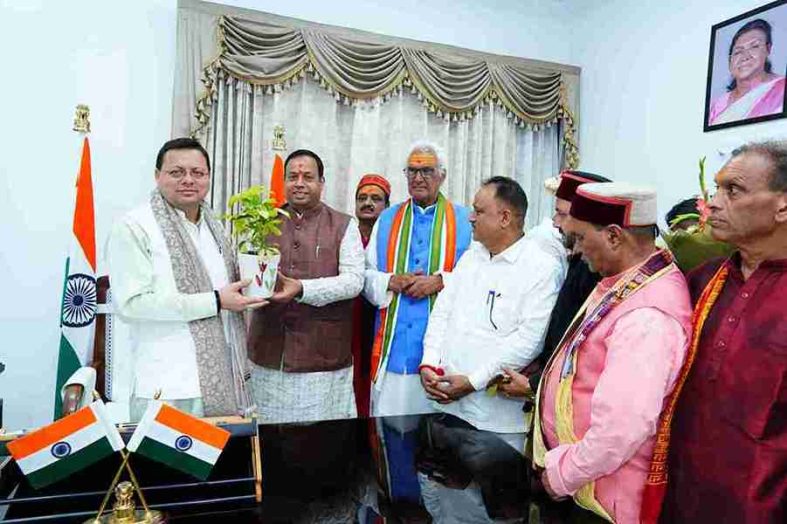 मुख्यमंत्री आवास पर बद्री-केदार समिति ने की सीएम धामी से मुलाकात, चारधाम यात्रा के सफल संचालन पर जताया आभार