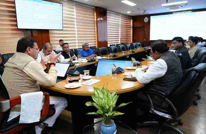 सीएम पुष्कर सिंह धामी का सख्त रुख, भ्रष्टाचारियों के खिलाफ विजिलेंस को दी खुली छूट