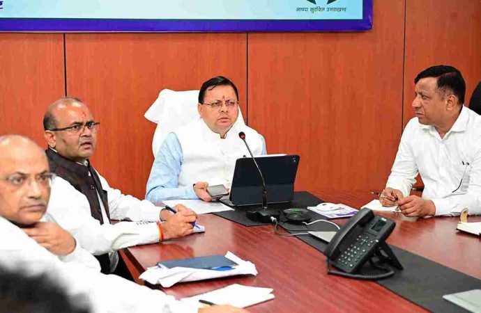 मुख्यमंत्री धामी ने आपदा परिचालन केंद्र से ली बारिश की स्थिति की समीक्षा, अधिकारियों को दिए अलर्ट रहने के निर्देश