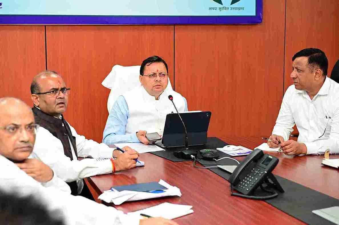 मुख्यमंत्री धामी ने आपदा परिचालन केंद्र से ली बारिश की स्थिति की समीक्षा, अधिकारियों को दिए अलर्ट रहने के निर्देश