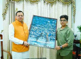 प्रतिभाशाली वाइल्ड लाइफ फोटोग्राफर शौर्य प्रताप बिष्ट से मुख्यमंत्री धामी ने की मुलाकात, किया सम्मानित
