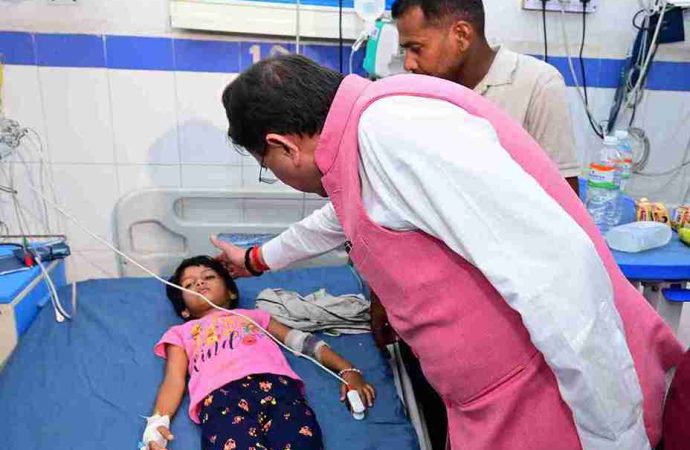 मनसा देवी हादसे के घायलों से मिले मुख्यमंत्री धामी, इलाज की व्यवस्था सुनिश्चित करने के दिए निर्देश