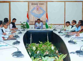 मुख्य सचिव आनंद बर्धन ने प्रकरण निस्तारण को लेकर डीएम और अफसरों के साथ वर्चुअल बैठक की