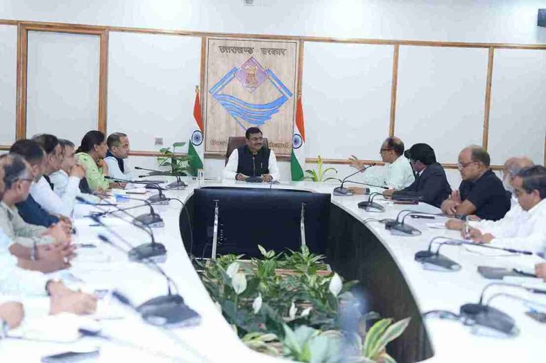 मुख्य सचिव आनंद बर्धन की अध्यक्षता में सचिवालय में व्यय समिति की बैठक आयोजित की गई।