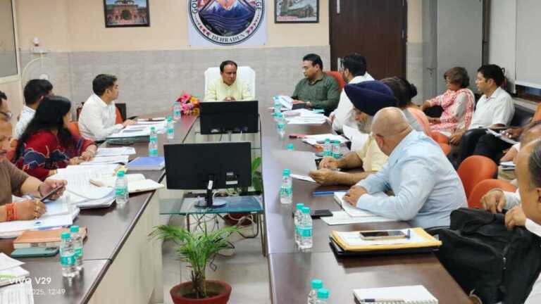मेडिकल कॉलेजों की बढ़ती लागत पर मंत्री नाराज, अधिकारियों को सख्त मॉनिटरिंग के निर्देश