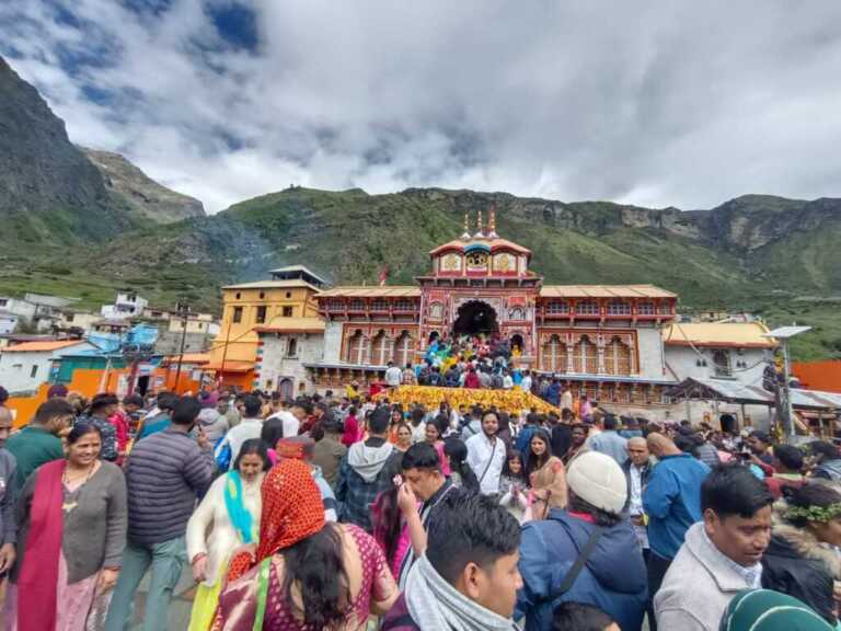 बदरीनाथ सिंहद्वार फोटो विवाद पर बीकेटीसी अध्यक्ष सख्त, दिए सख्त निर्देश
