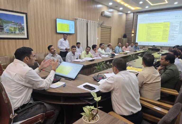 शहर में नो पार्किंग से गाड़ी जब्ती हेतु क्रेेन किए जाएं डबलःडीएम