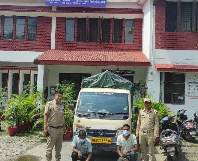 बीच सड़क पर गुंडई दिखाने वालों को दून पुलिस ने सिखाया कानून का पाठ