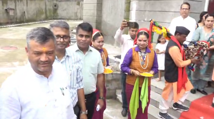 एटीएस सोसाइटी में मेयर सौरभ थपलियाल का स्वागत, पार्क अतिक्रमण व सुविधाओं को लेकर सौंपा ज्ञापन