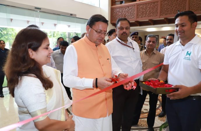मुख्यमंत्री ने किया ‘हाउस ऑफ हिमालयाज’ आउटलेट का उद्घाटन