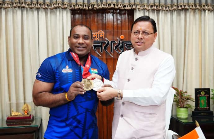 वर्ल्ड पुलिस एंड फायर गेम्स में पदक जीतकर लौटे मुकेश पाल, मुख्यमंत्री धामी ने की मुलाकात