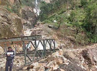 ऋषिकेश-यमुनोत्री हाईवे सहित 67 सड़कें बंद, ओजरी के पास बैली ब्रिज का निर्माण कार्य जारी