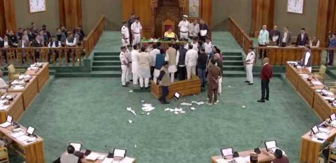 विधानसभा सत्र: विपक्ष के हंगामे और तोड़फोड़ के बीच कार्यवाही दोपहर 3 बजे तक स्थगित