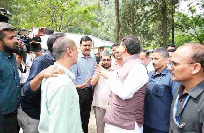 सीएम धामी की निगरानी में धराली में राहत-बचाव अभियान तेज