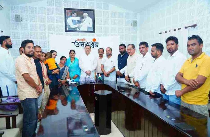 मुख्यमंत्री धामी से मिले रुद्रप्रयाग के नवनिर्वाचित जनप्रतिनिधि, विजेताओं को दी शुभकामनाएं