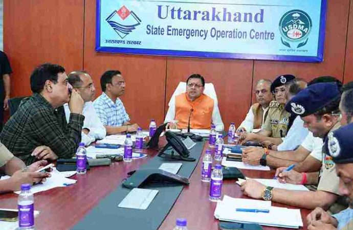 आंध्र प्रदेश दौरे को तत्काल निरस्त करते हुए सीएम धामी ने मंगलवार शाम को सीधे देहरादून आईटी पार्क स्थित