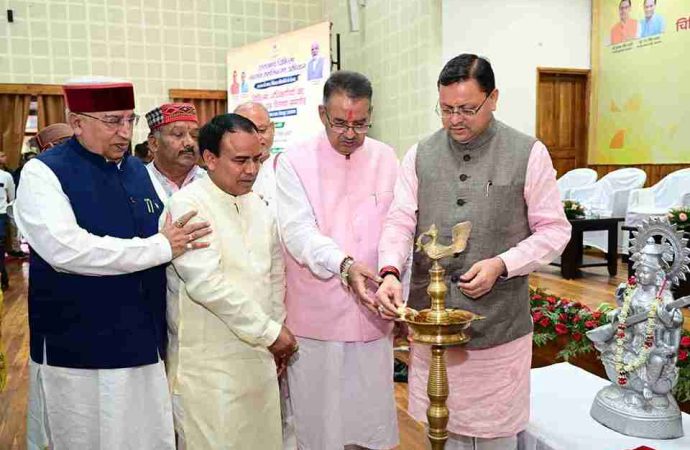 सीएम धामी ने नए चिकित्सकों को दिया सेवाभाव और समर्पण का मंत्र