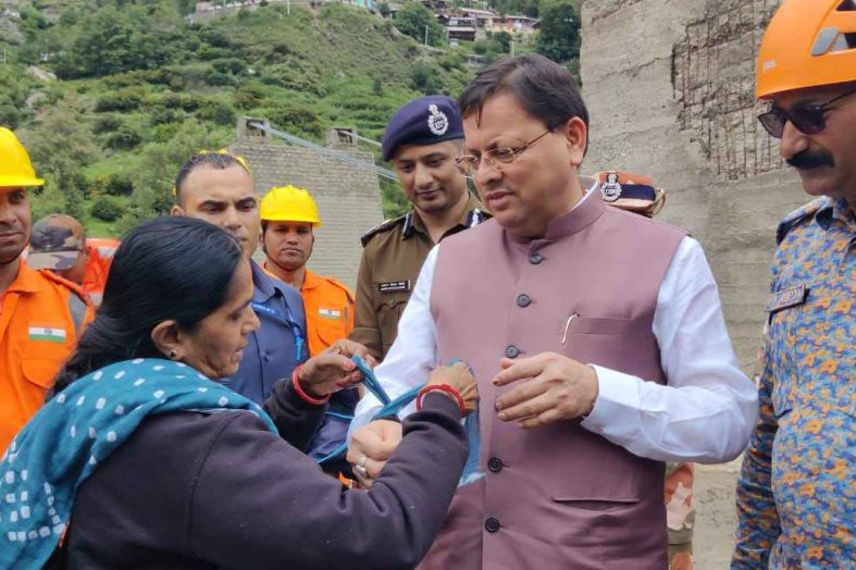 राखी, राहत और रिश्ता – आपदा के बीच मानवीय संवेदनाओं का मार्मिक दृश्य