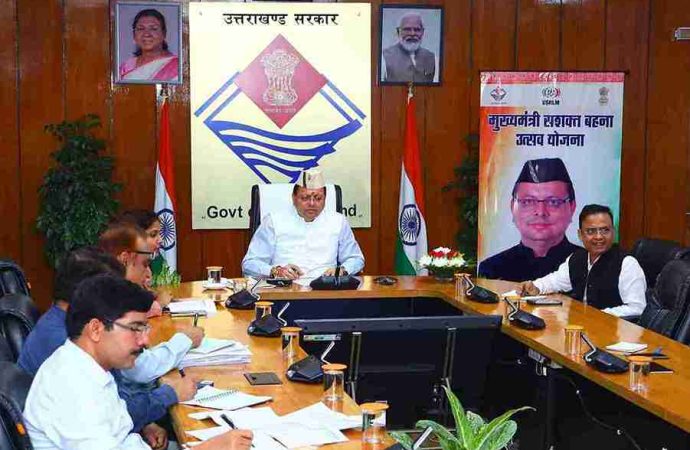 महिलाओं को लखपति से करोड़पति बनाने के मिशन पर सीएम धामी