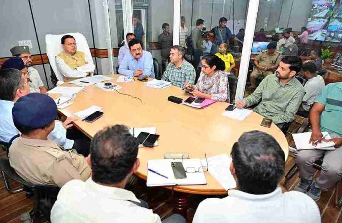 दूसरे दिन भी जिले में रहकर रेस्क्यू ऑपरेशन  की निगरानी और निर्देशन में जुटे रहे सीएम धामी