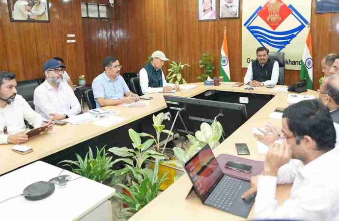 मुख्य सचिव आनंद बर्द्धन ने सचिवालय में आपदा प्रभावित क्षेत्रों के राहत कार्यों की समीक्षा की