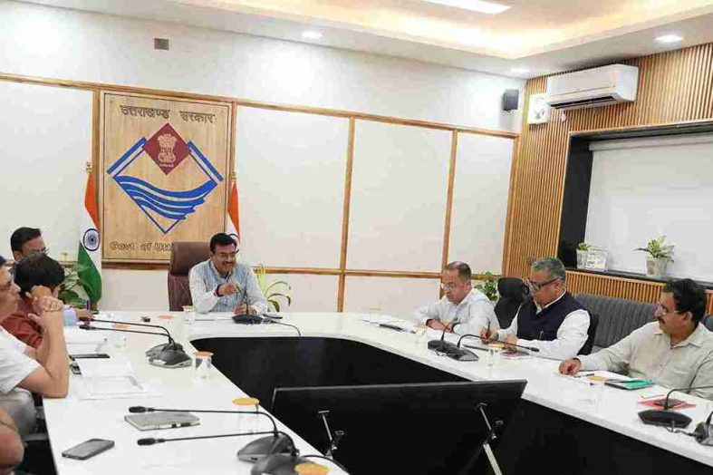 गंगा संरक्षण कार्यों को समयबद्ध पूरा करें: मुख्य सचिव आनंद बर्द्धन