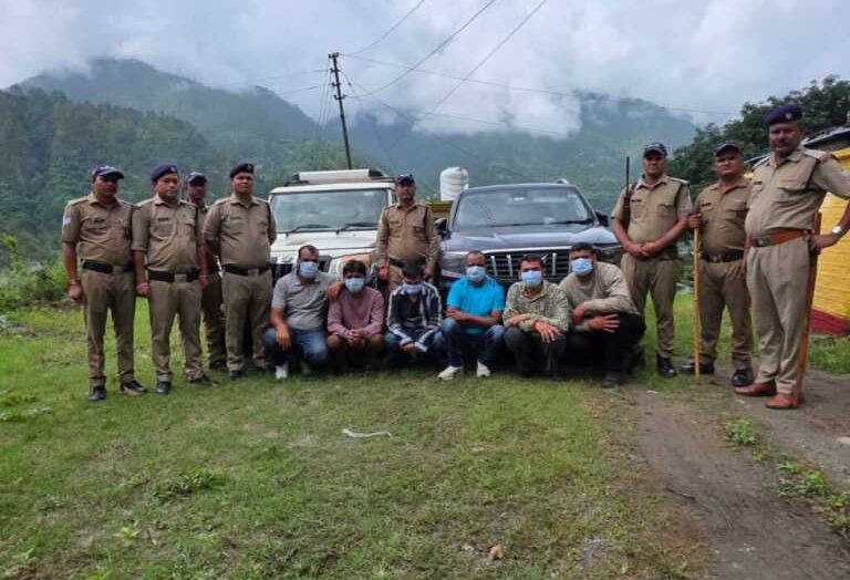 पहाड़ों की शांत वादियों में गोलीकांड मचाने वाले बदमाश पुलिस की गिरफ्त में