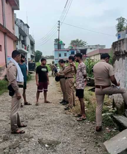 संदिग्धों की तलाश के लिए दून पुलिस ने चलाया सत्यापन अभियान