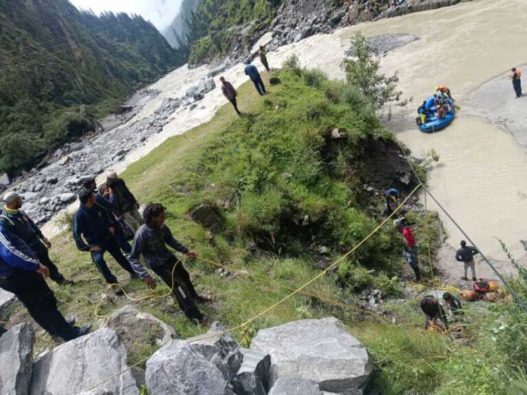 खराब मौसम और दुर्गम हालात के बीच आपदा प्रभावित क्षेत्रों में राहत कार्य लगातार जारी
