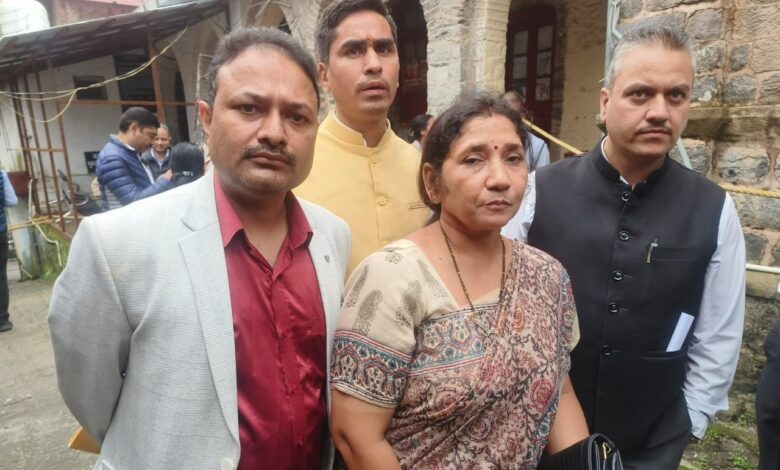 नैनीताल पंचायत चुनाव: 1 वोट से जीतीं भाजपा की दीपा, उपाध्यक्ष पद पर टॉस से कांग्रेस की देवकी को जीत