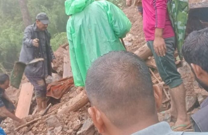 उत्तराखंड में मूसलधार बारिश का कहर, भूस्खलन से 5 लोगों की जान गई, नदियाँ खतरे के निशान पर