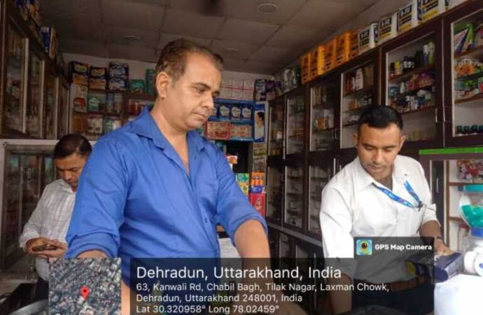 जिला प्रशासन की मेडिकल स्टोर पर छापेमारी; दवाई बिक्री पर लगाया प्रतिबन्ध