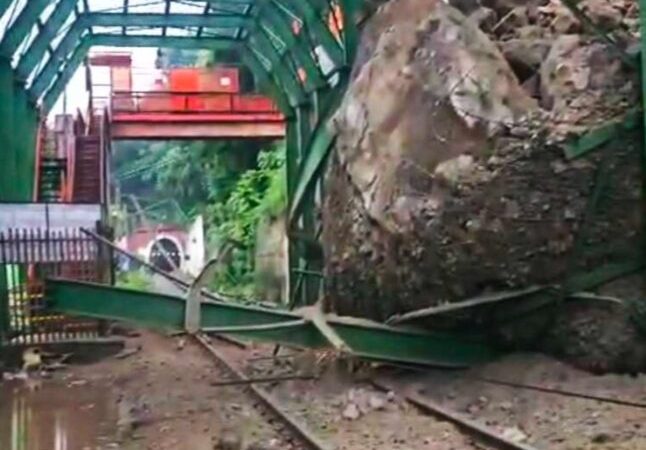 हरिद्वार में भूस्खलन से रेल ट्रैक बाधित, ट्रेन संचालन ठप