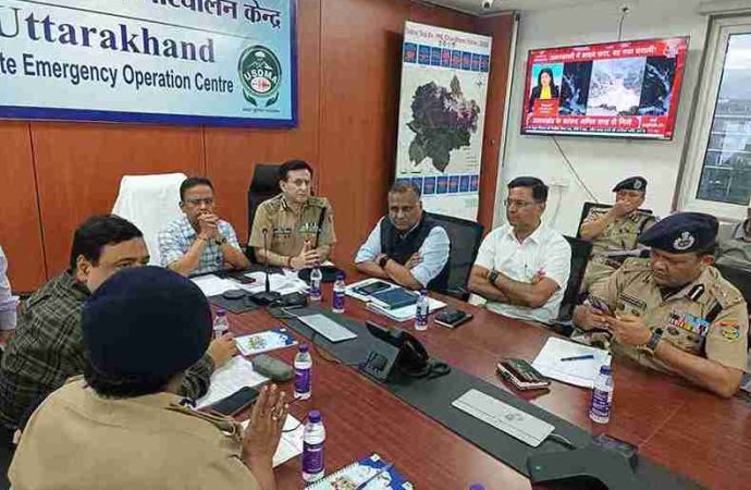 धराली में युद्धस्तर पर चल रहे राहत और बचाव कार्य